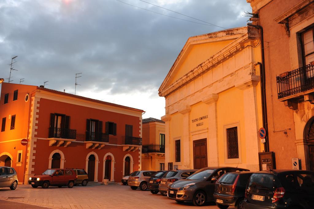 B&B Al Teatro Comiso Bagian luar foto