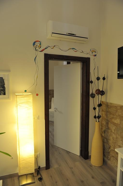 B&B Al Teatro Comiso Bagian luar foto